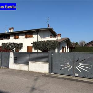 Porzione Villa In Vendita a Castel d'Azzano