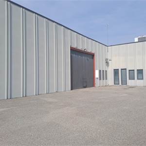 Magazzino In Affitto a Castel d'Azzano