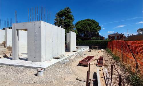 Villetta angolare in fase di costruzione