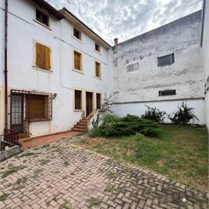 Porzione di Casa In Vendita a Villafranca di Verona