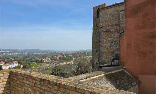 Castello in Vendita a Sant'Omero (TE)