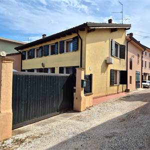 Villetta schiera In Vendita a Villafranca di Verona