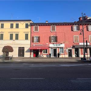 Negozio In Vendita a Villafranca di Verona
