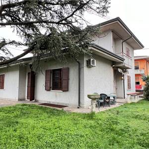 Villa In Vendita a Villafranca di Verona
