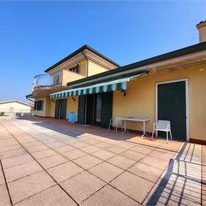 Villa In Vendita a Villafranca di Verona