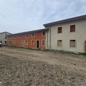 3 locali In Vendita a Povegliano Veronese