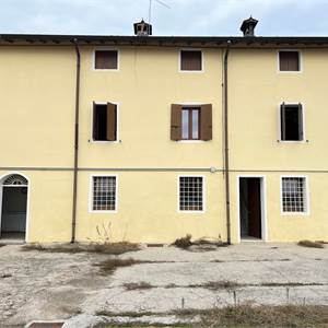 Porzione di Casa In Vendita a Mozzecane