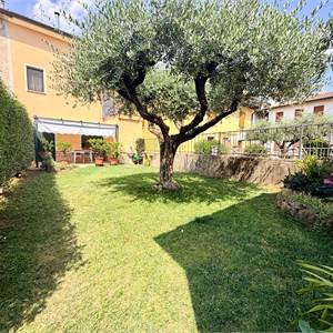 Villa Bifamiliare In Vendita a Villafranca di Verona