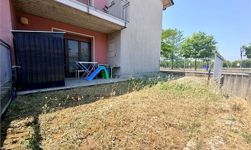 PIANO TERRA CON GIARDINO PRIVATO E GARAGE DOPPIO !!