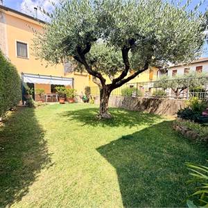 Villa Bifamiliare In Vendita a Villafranca di Verona