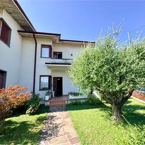 Villa Bifamiliare In Vendita a Villafranca di Verona